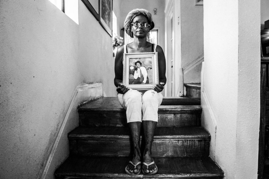 A portrait of Vershell Hall holding her son’s picture, Richard Tyson, a 20-year-old man gunned down by Inglewood Police on May 9, 2007.